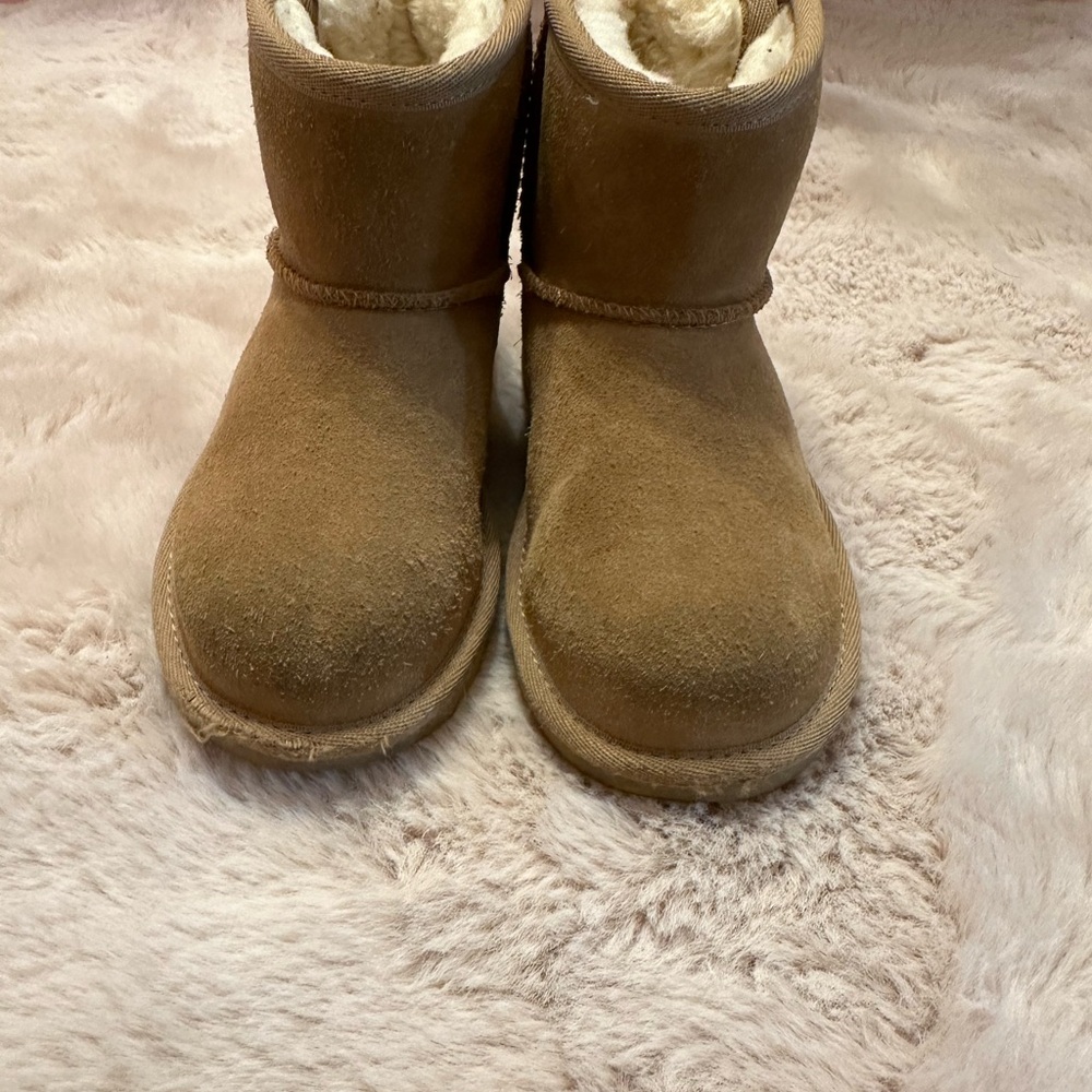 Size 10 toddler uggs